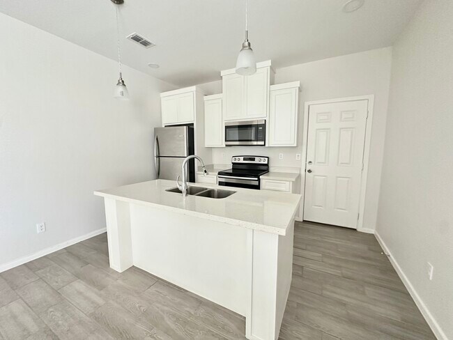 Building Photo - 5609 Sandpiper Ave