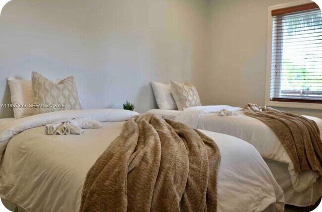 Foto del edificio - 601 NW 116th St