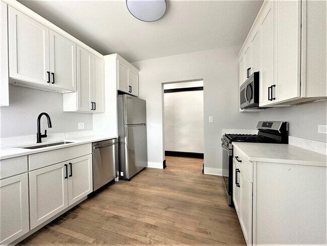 Foto del edificio - 1400 W Summerdale Ave