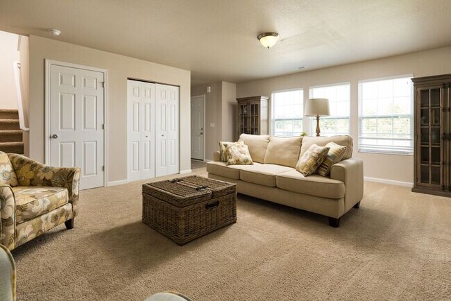 Building Photo - 1203 Pinewood Dr