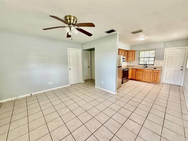 Building Photo - 10812 Hannaway Dr