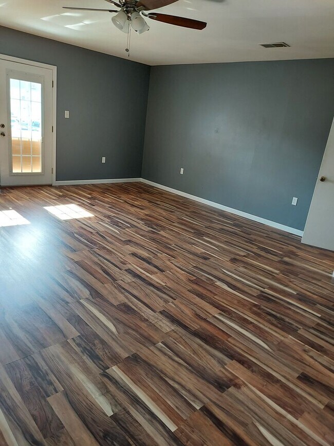 Building Photo - Very nice 3 bedroom Bethlehem Townhouse