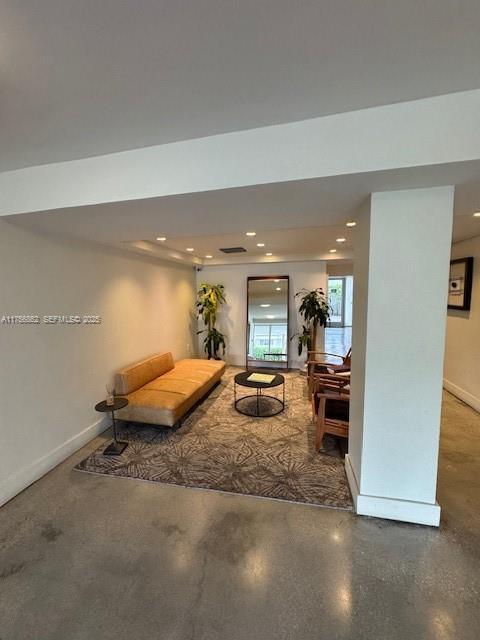 Foto del edificio - 7928 West Dr