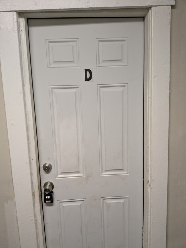 Building Photo - 403 Maple Ave