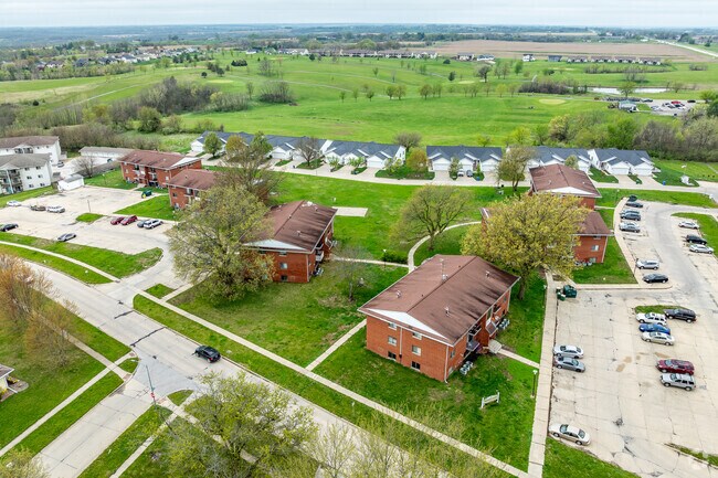 Foto aérea - Meadow Village Apartments