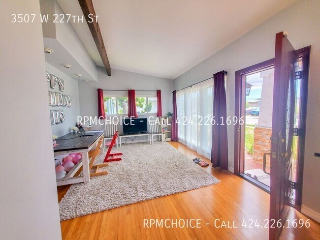 Foto del edificio - 3507 W 227th St