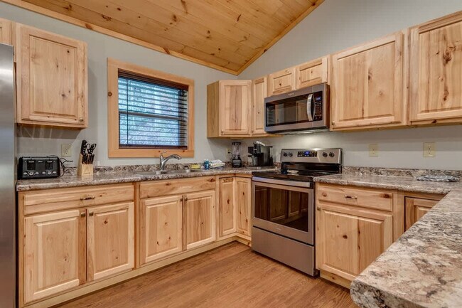 Foto del edificio - 5151 Riversong Way