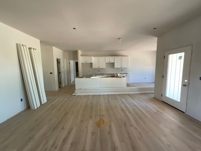 Building Photo - Brand New Luxury Rental!