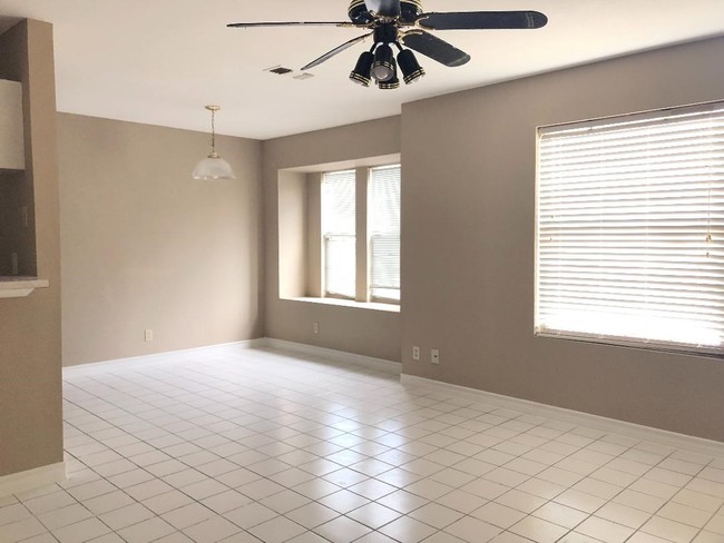 Building Photo - 201 Martingale