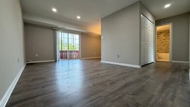 Building Photo - 4548 Rosemarie Dr