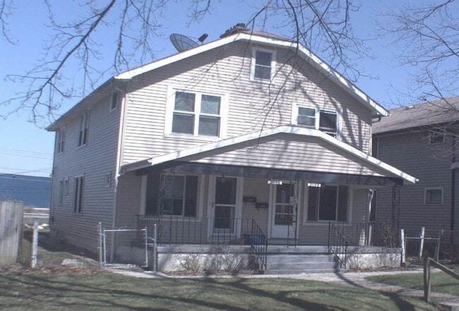 Building Photo - 3 bedroom 1 bathroom duplex in Bexley Schools