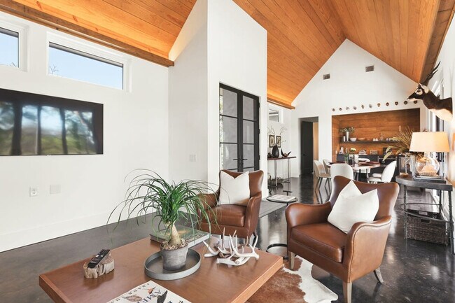 Foto del edificio - 625 Triple Creek Rd
