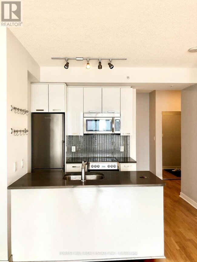 Photo du bâtiment - 295 Adelaide St W