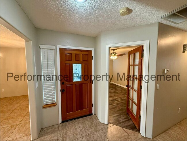 Building Photo - 10910 Mohican Dr