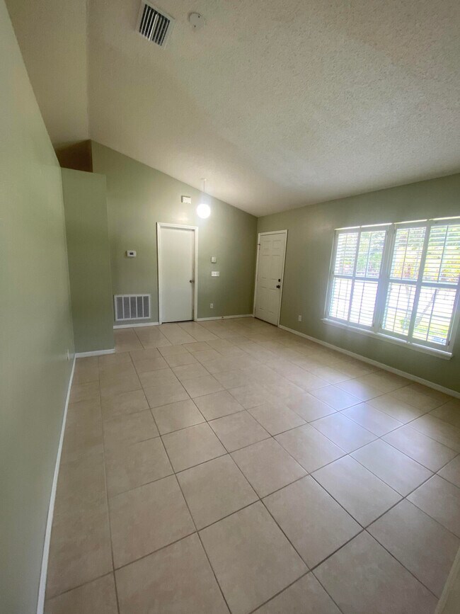 Foto del edificio - 4021 SW Rosser Blvd