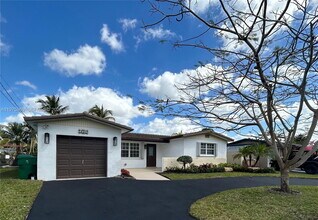 Building Photo - 5032 SW 94th Ave