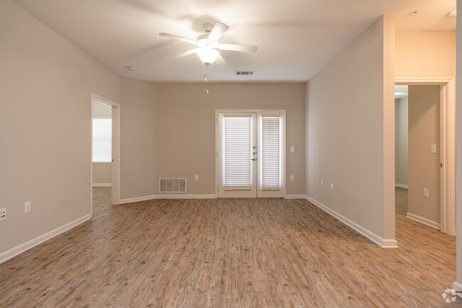 Living Room - The Pointe at Crestmont