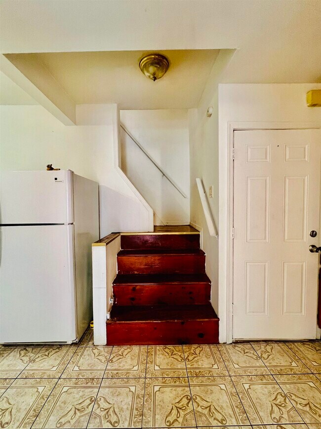 Building Photo - 432 Mallory Ave