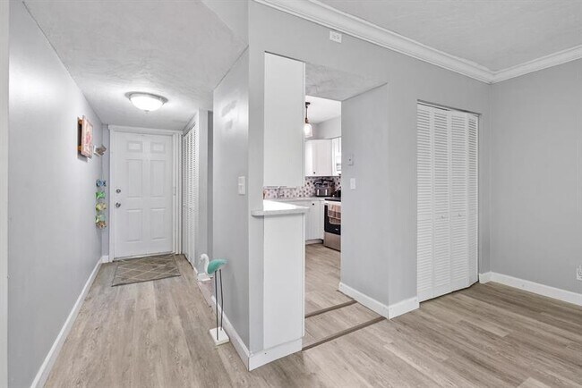 Foto del edificio - 1400 NE 57th Ct