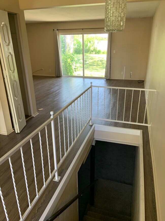 Foto del edificio - 2021 Canyon Dr