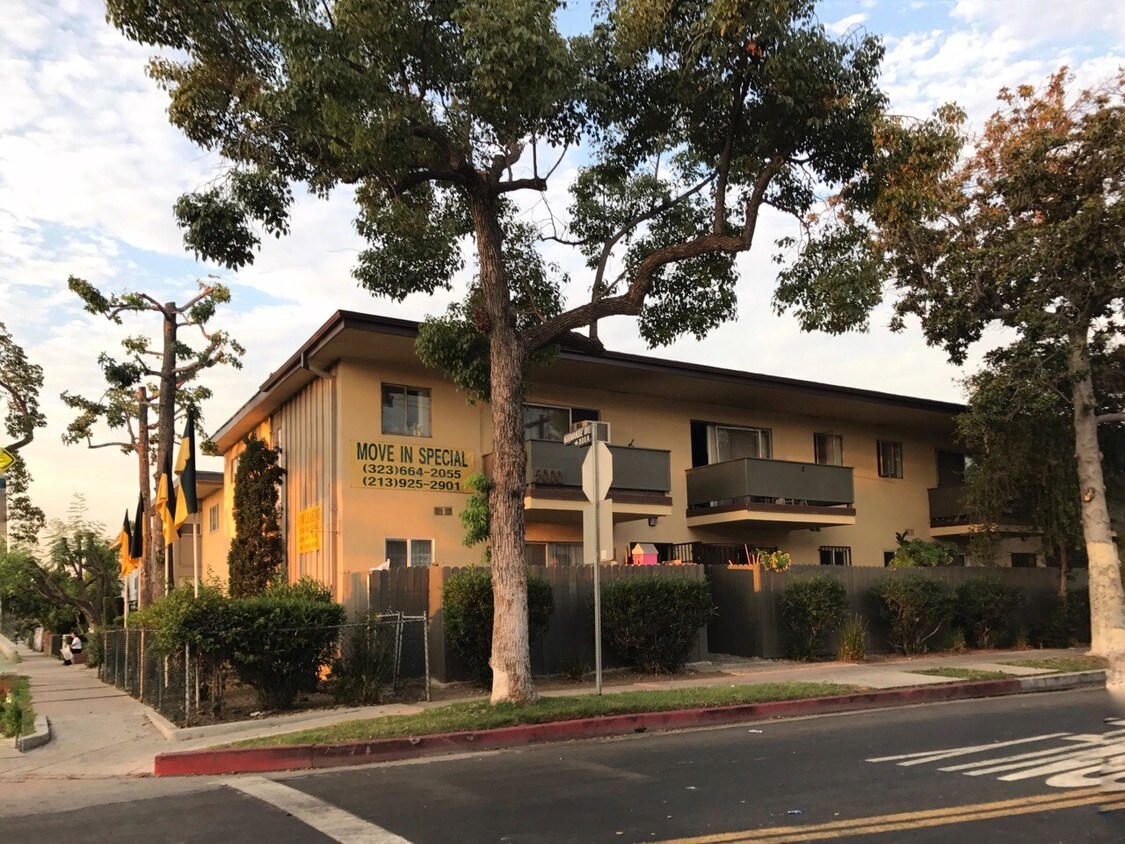 Foto principal - 5000 Romaine St