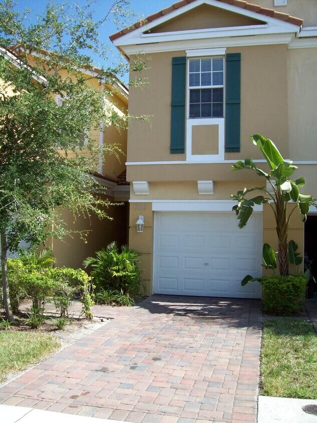 909 Pipers Cay Dr, West Palm Beach, FL 33415 Townhome Rentals in West