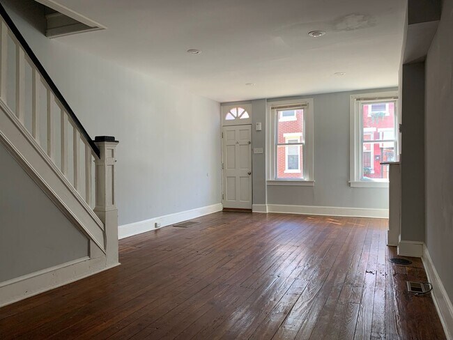 Building Photo - Beautiful 2-Bedroom Townhome in Point Bree...