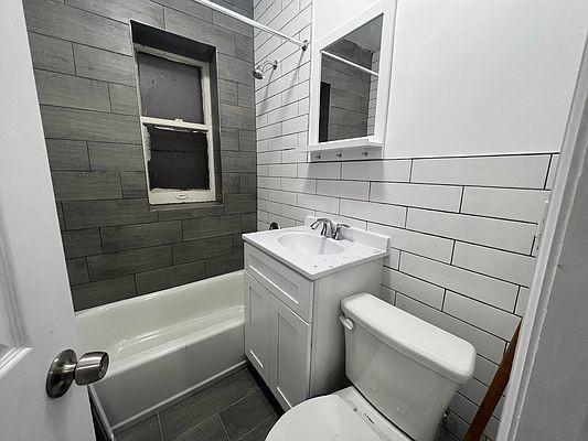 Foto del edificio - 1 bedroom in BRONX NY 10468