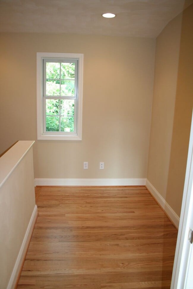 Building Photo - 1 Bedroom Behind Lane Stadium