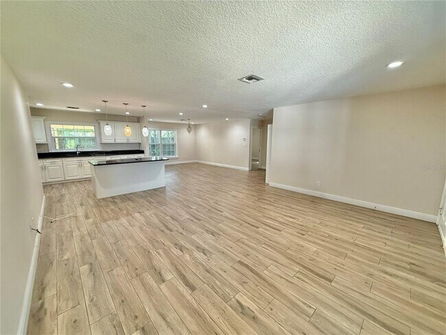 Foto del edificio - 2810 Flowertree Rd