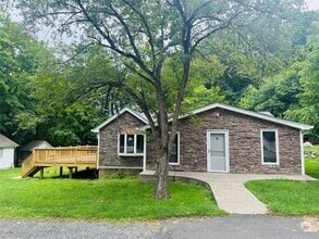 Building Photo - 302 S Mountain Rd
