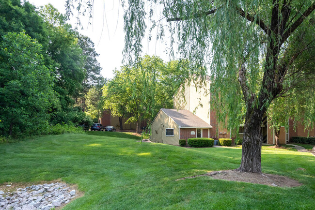 Building Photo - Woodlake Downs