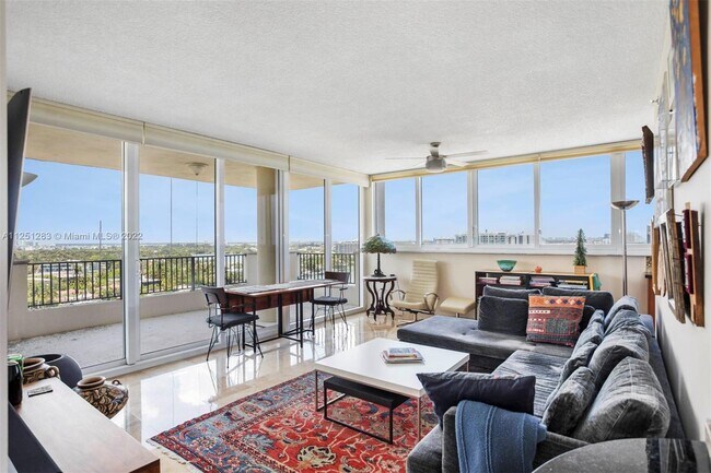 Foto del edificio - 6422 Collins Ave
