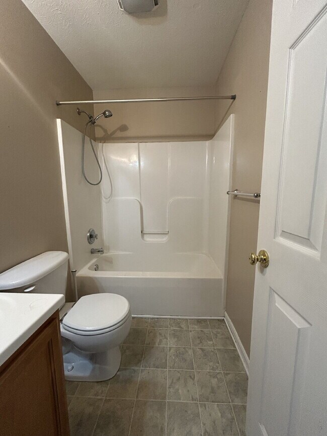 Building Photo - 427 Vesey Dr