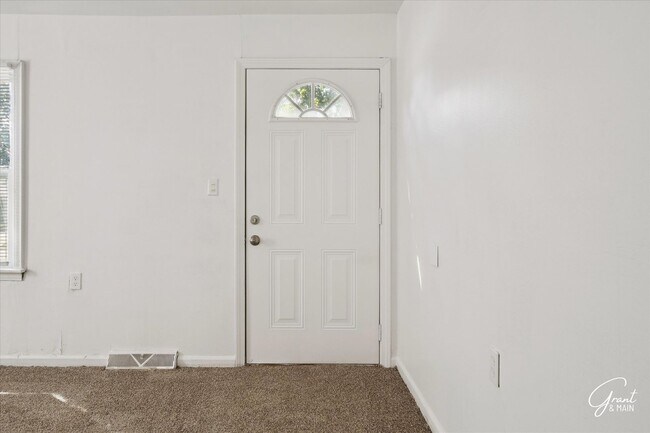 Building Photo - 3 Bedroom Ranch in Eastpointe! - $1,300