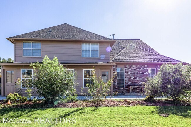 Building Photo - 3 br, 2.5 bath House - 10943 E. 76th St