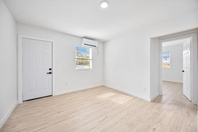 Building Photo - 6811 Del Rio St