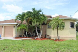 Building Photo - 627 NW 38th Pl