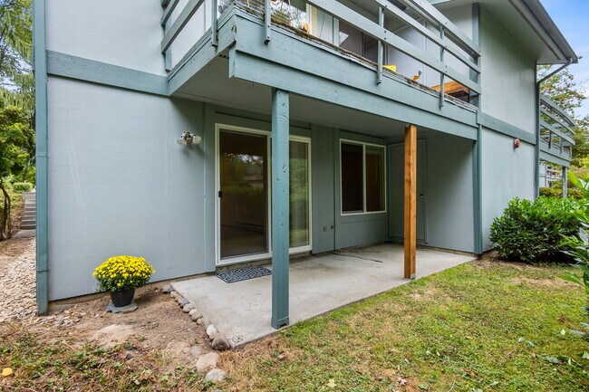 Building Photo - 1211 11th Ave SE