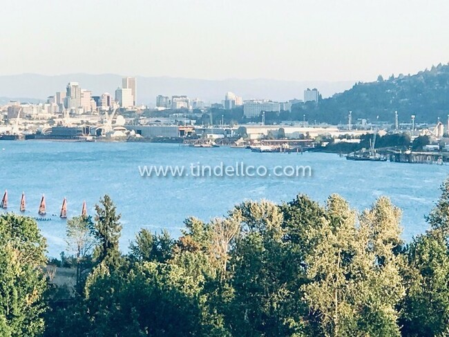 Building Photo - Upgraded St. Johns Home With Stunning Views!!