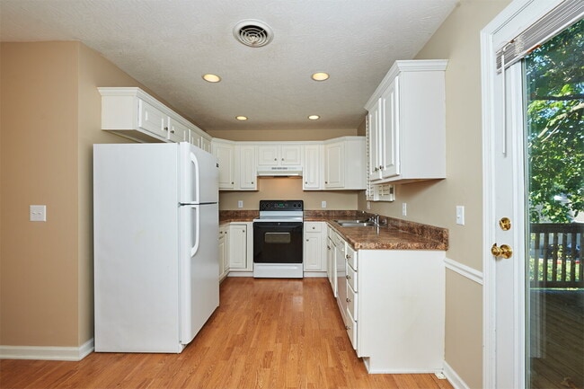 Building Photo - Coming Soon: 2BR, 1BA condo (do not apply ...