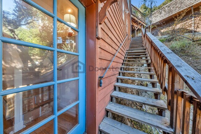 Foto del edificio - 16 Loran Ct