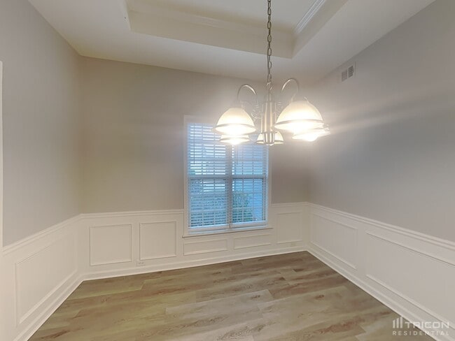 Building Photo - 654 Ivy Chase Loop