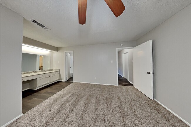 Foto del edificio - 10018 Rippling Fields Dr