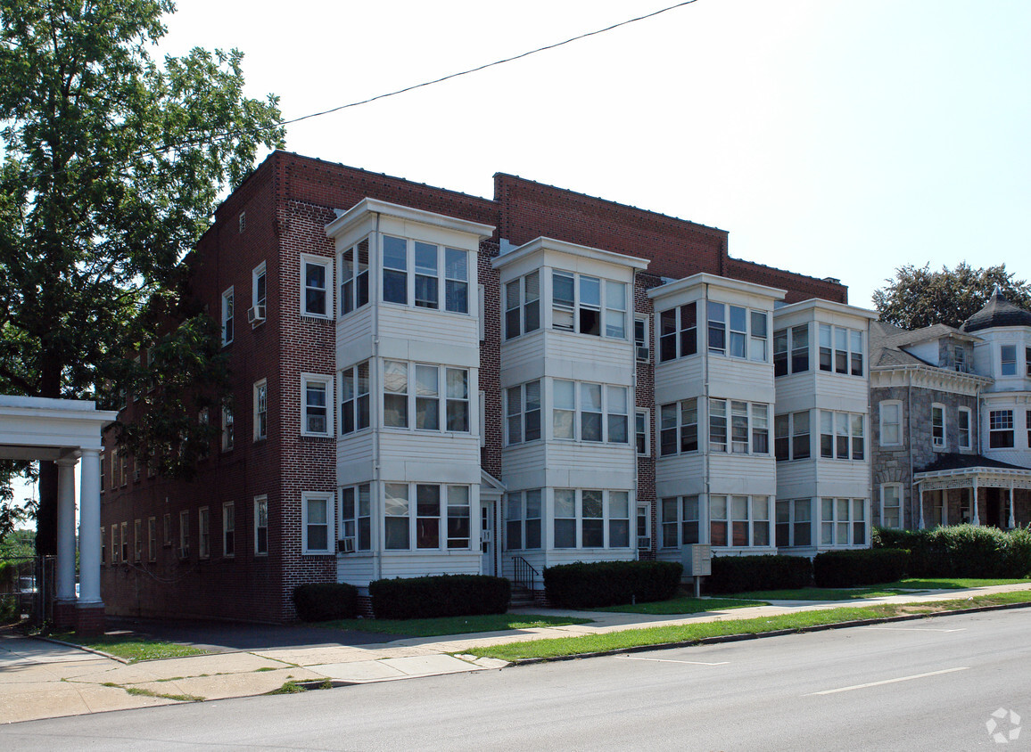 Foto del edificio - 820 W Main St