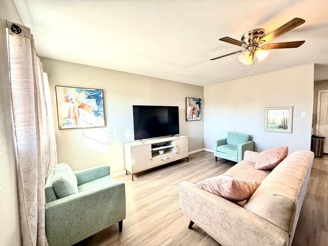 Building Photo - 303 Fiesta Ave