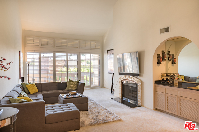 Fabulously spacious Great Room - 5236 Yarmouth Ave