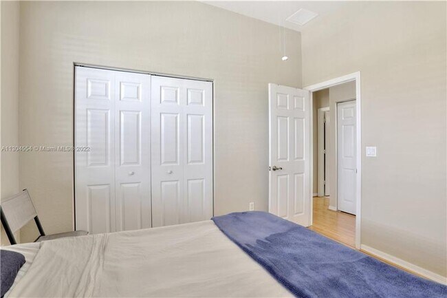 Building Photo - 5769 Hampton Hills Blvd
