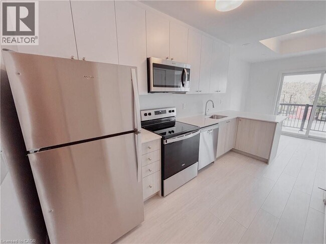 Building Photo - 25 Palace St