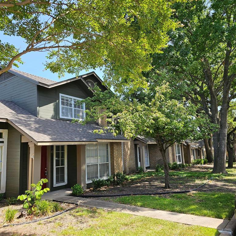 Primary Photo - 1015 E Yager Ln